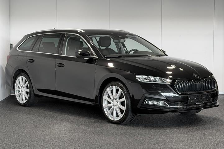 Sort Skoda Octavia fra 2023