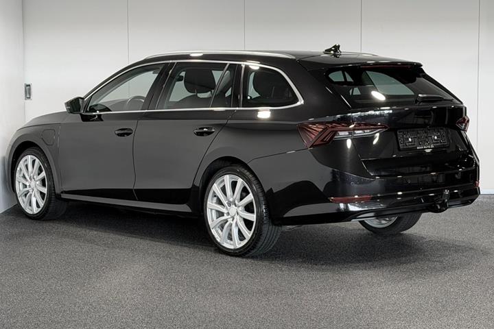 Sort Skoda Octavia fra 2023