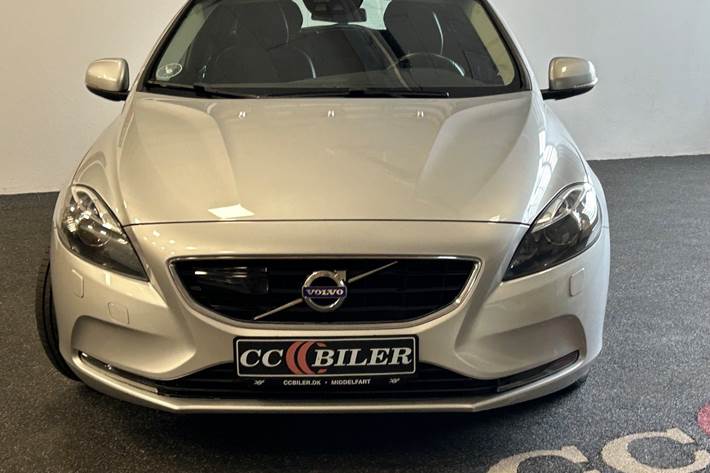 Sølv Volvo V40 fra 2016