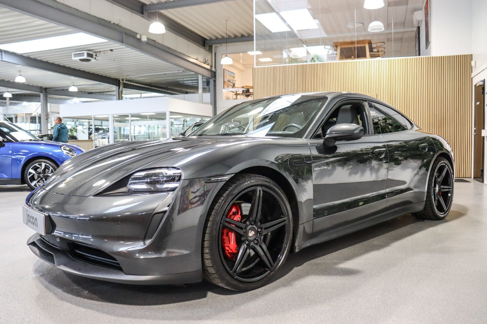 Grå Porsche Taycan 4S fra 2021