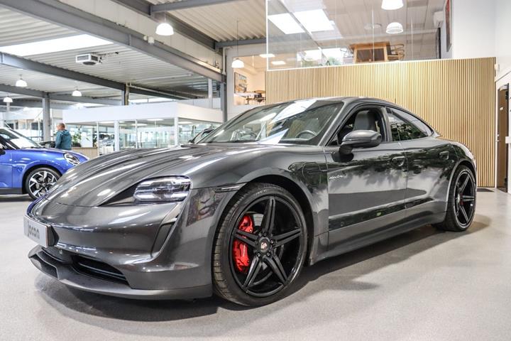 Grå Porsche Taycan 4S fra 2021