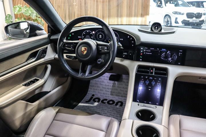 Grå Porsche Taycan 4S fra 2021