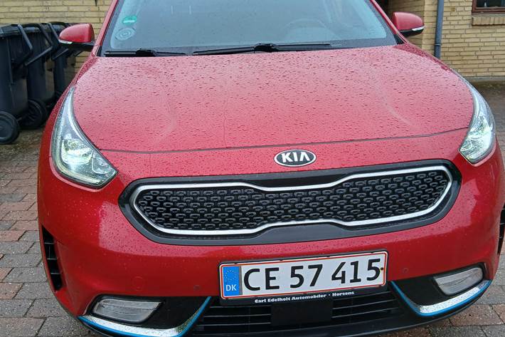 Rød Kia Niro fra 2019