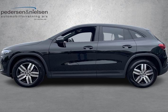Sort Mercedes EQA 250+ fra 2023