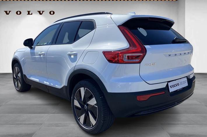 Hvid Volvo EX40 fra 2025
