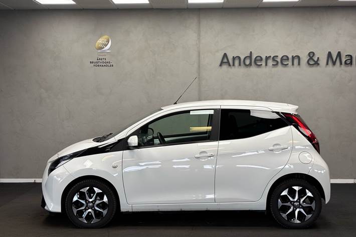 Hvid Toyota Aygo fra 2020