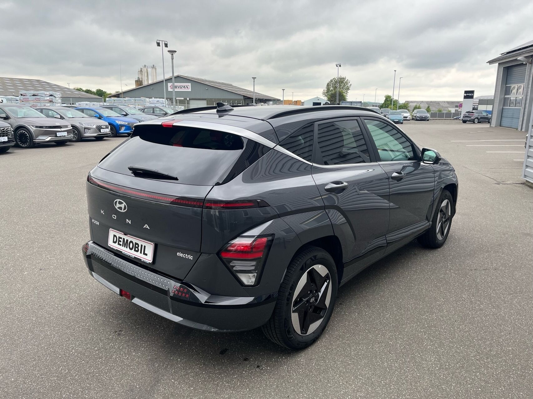 Grå Hyundai Kona fra 2025