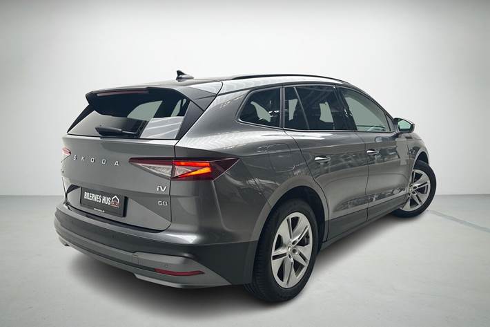 Grå Skoda Enyaq fra 2022
