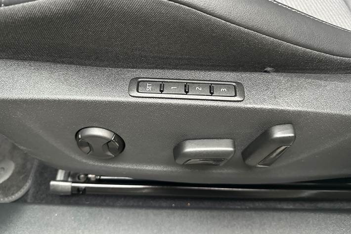 Grå Skoda Enyaq fra 2022