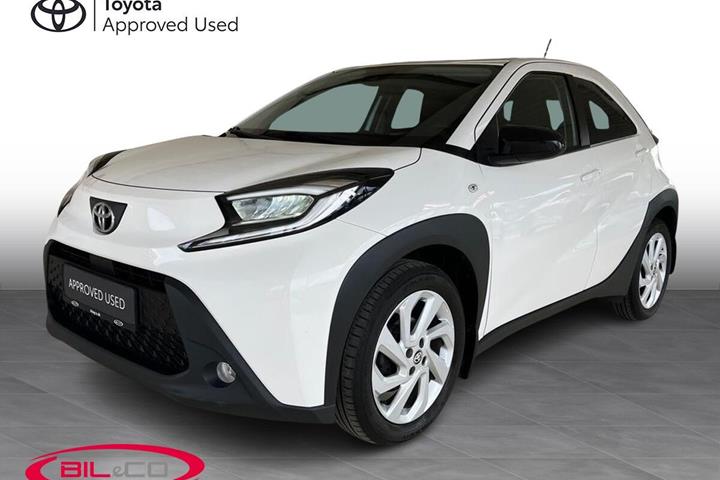 Hvid Toyota Aygo X fra 2022 set udefra