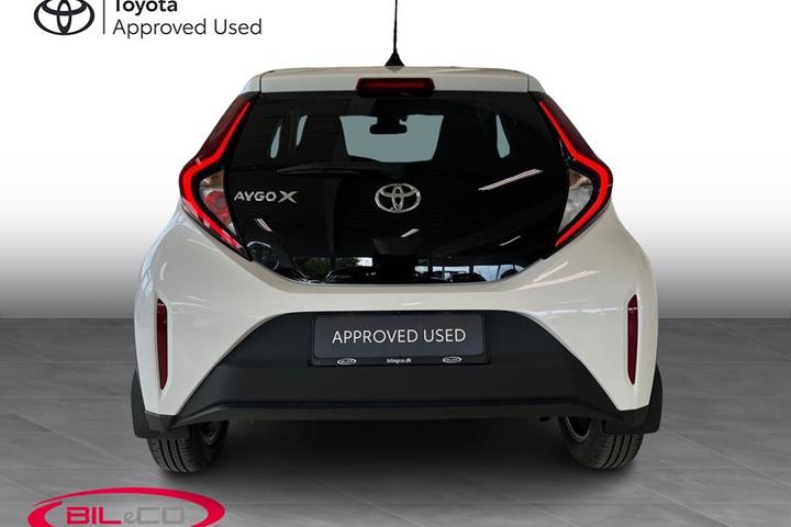 Hvid Toyota Aygo X fra 2022