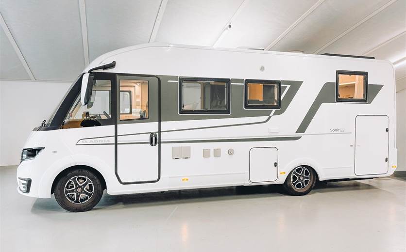 Adria Sonic 2,3 I 700 SL JTD Plus 160HK 3d Aut.