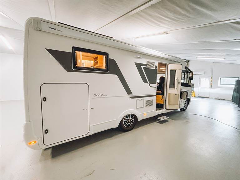 Adria Sonic 2,3 I 700 SL JTD Plus 160HK 3d Aut.