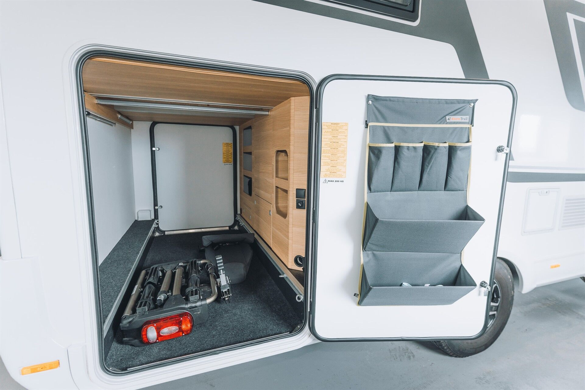 Hvid Adria Sonic fra 2022 set udefra