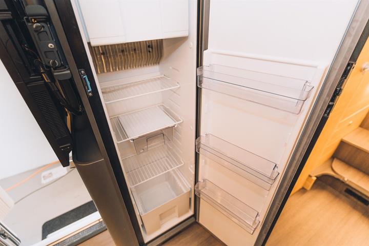 Hvid Adria Sonic fra 2022 set udefra