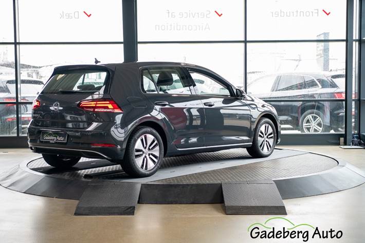 Grå VW e-Golf VII fra 2020