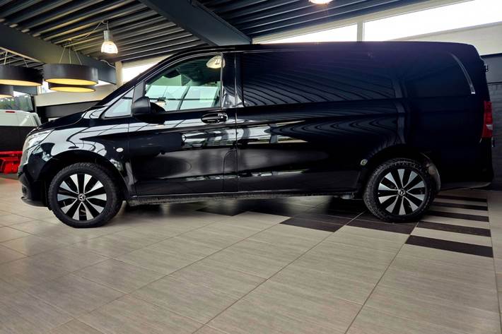 Sort Mercedes Vito 116 fra 2022