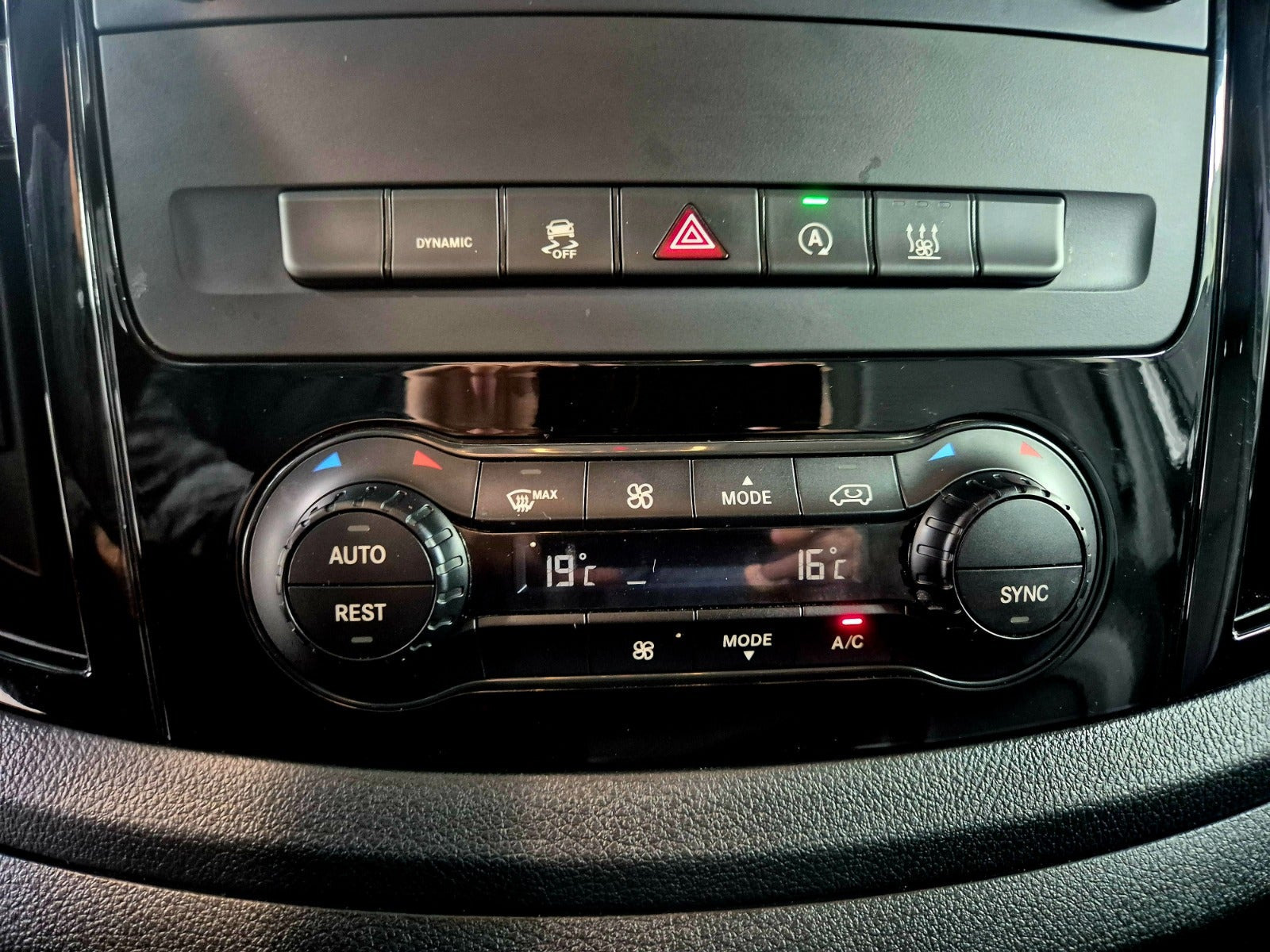 Sort Mercedes Vito 116 fra 2022