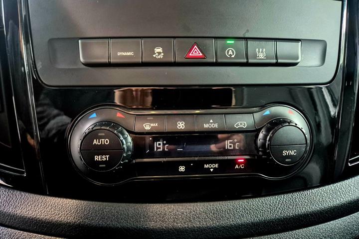 Sort Mercedes Vito 116 fra 2022