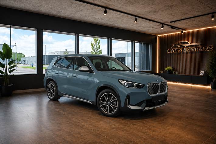 Grøn BMW iX1 fra 2024