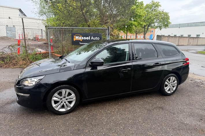 Grøn Peugeot 308 fra 2017