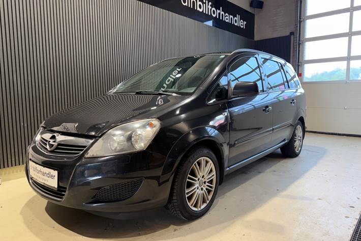 Sort Opel Zafira fra 2014