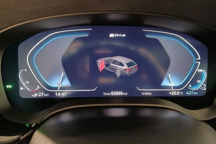 Blå BMW 530e fra 2022