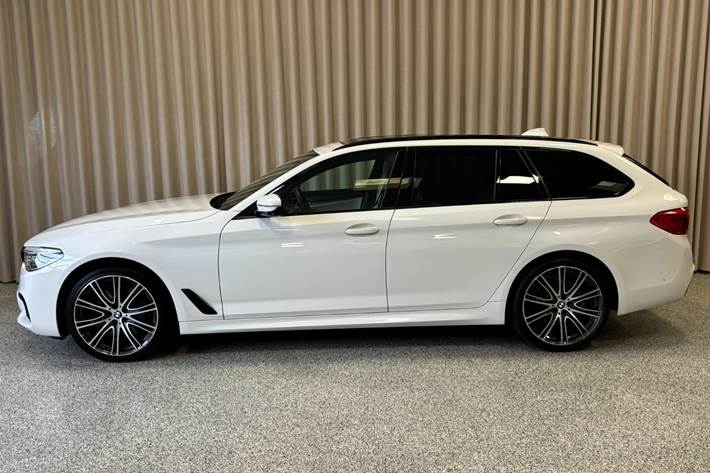 Hvid BMW 540d fra 2019