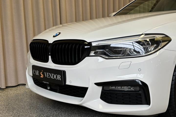 Hvid BMW 540d fra 2019