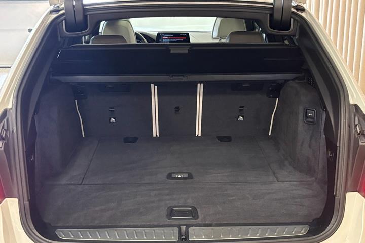 Hvid BMW 540d fra 2019