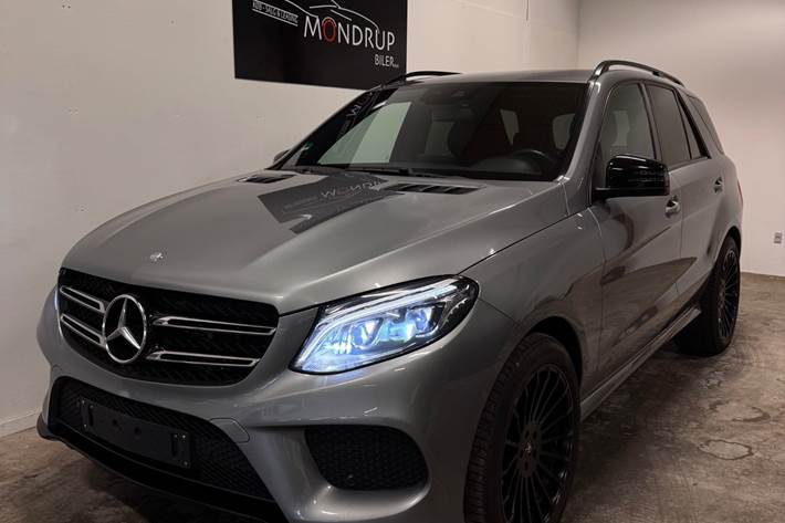 Grå Mercedes GLE500 e fra 2015