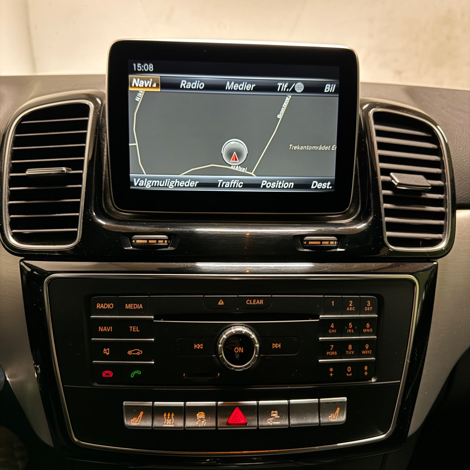 Grå Mercedes GLE500 e fra 2015
