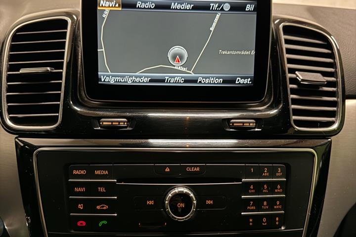 Grå Mercedes GLE500 e fra 2015