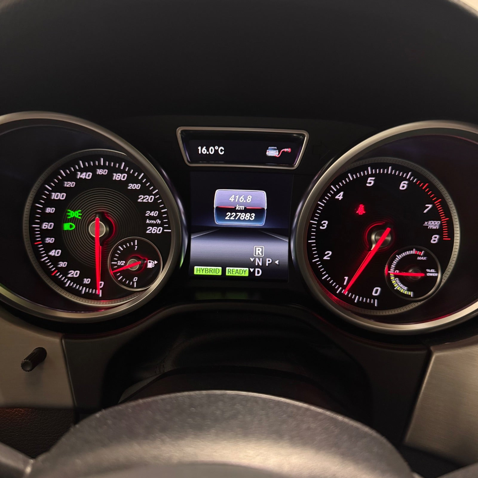 Grå Mercedes GLE500 e fra 2015