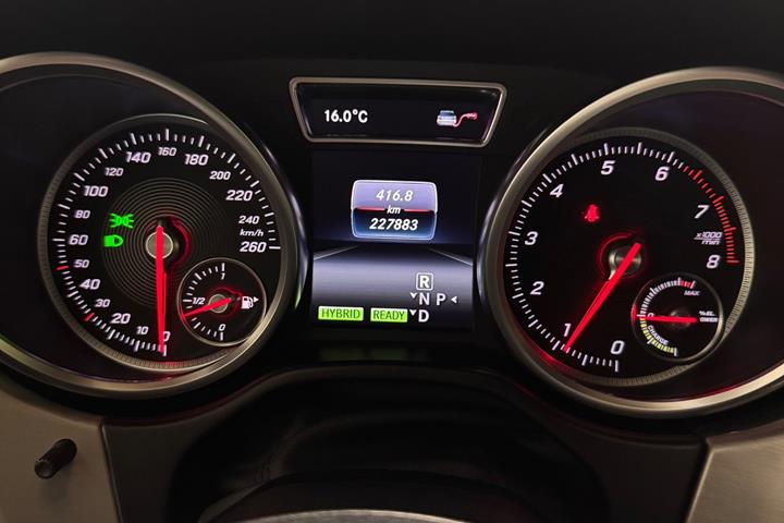 Grå Mercedes GLE500 e fra 2015