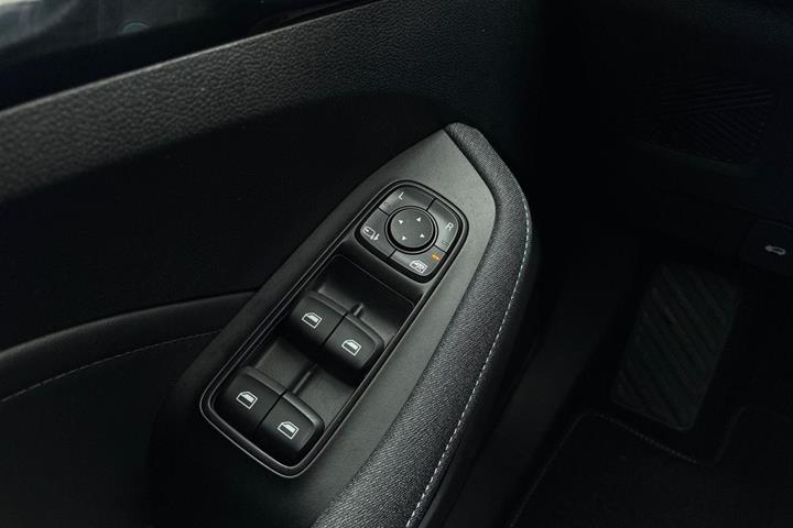 Sort MG MG5 fra 2023