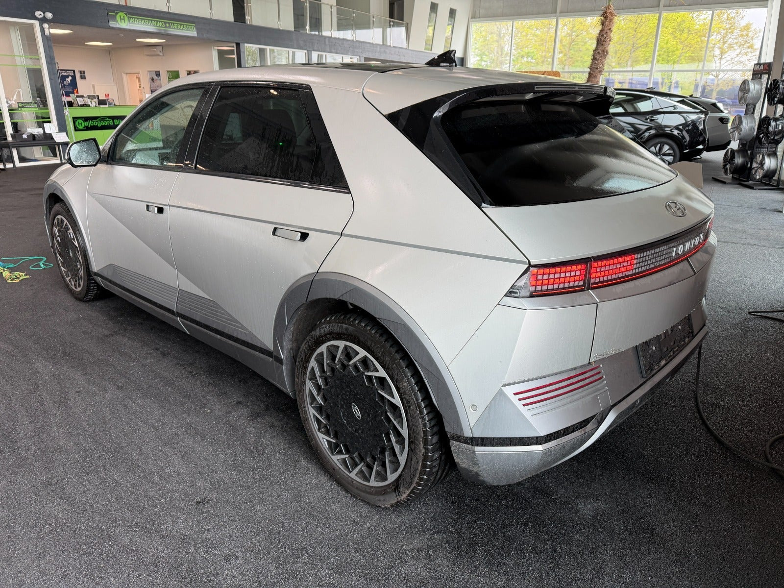 Gul Hyundai Ioniq 5 fra 2023