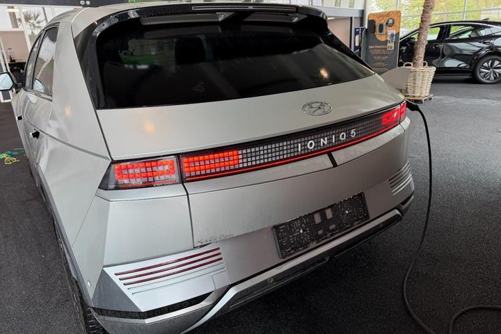 Gul Hyundai Ioniq 5 fra 2023