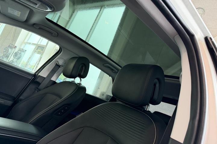 Gul Hyundai Ioniq 5 fra 2023