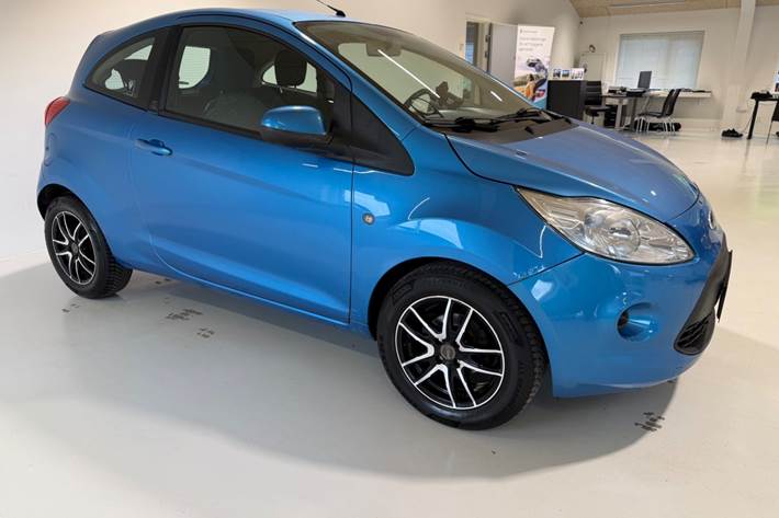 Blå Ford Ka fra 2009