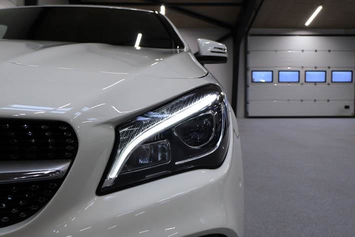 Hvid Mercedes CLA200 fra 2016