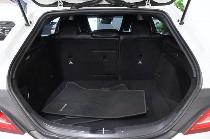 Hvid Mercedes CLA200 fra 2016
