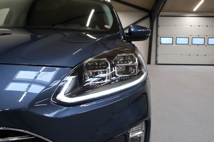 Blå Ford Kuga fra 2021