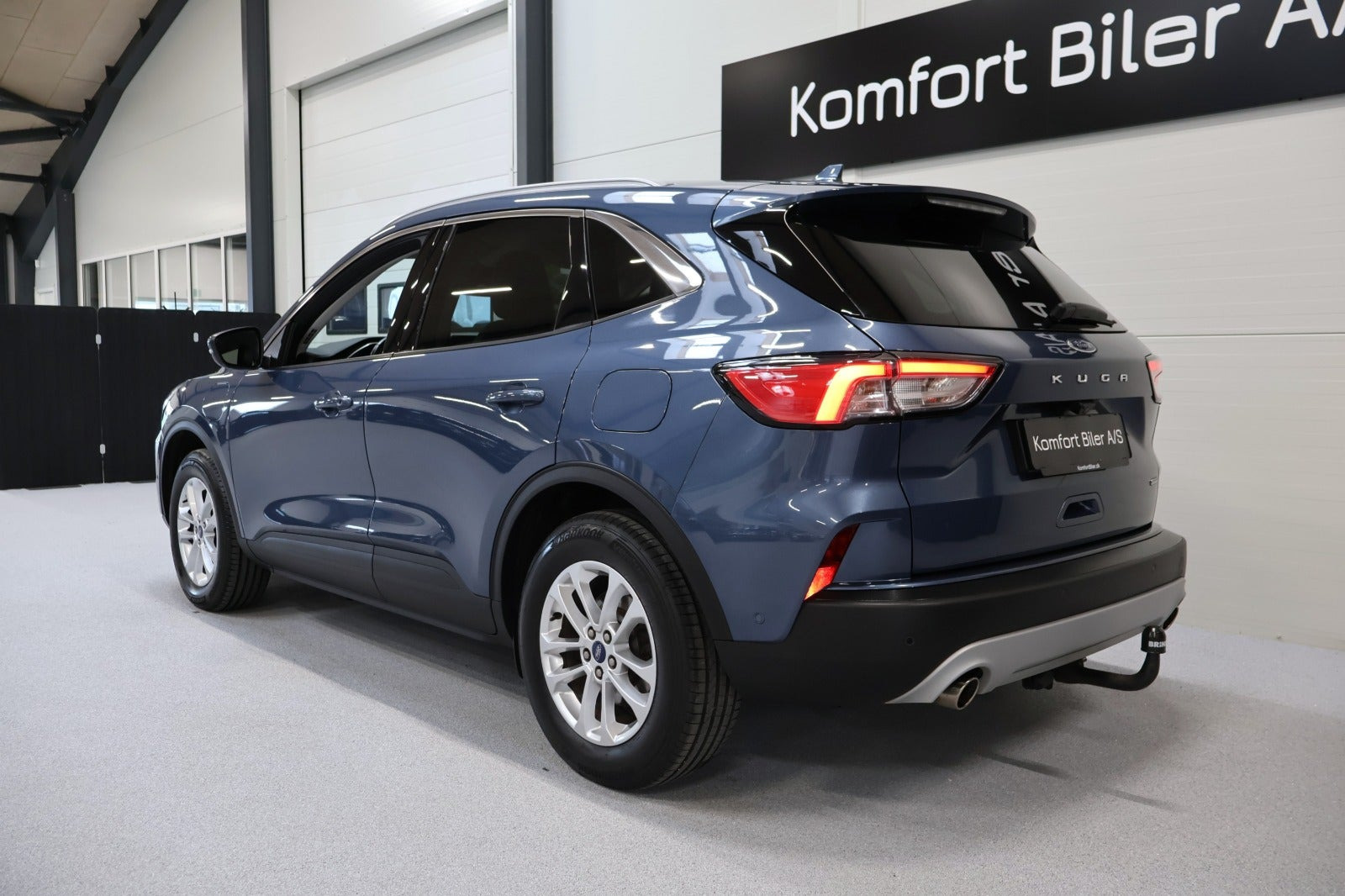 Blå Ford Kuga fra 2021