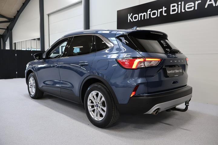 Blå Ford Kuga fra 2021