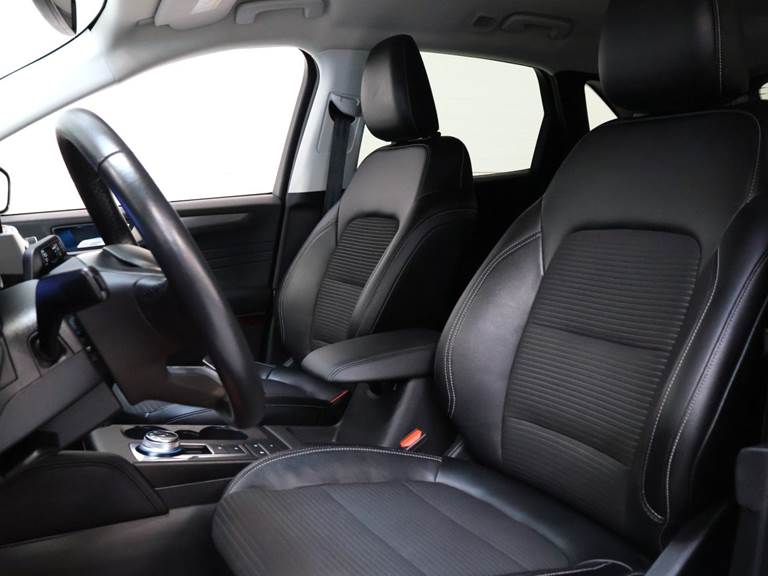 Ford Kuga 2,5 HEV Titanium CVT