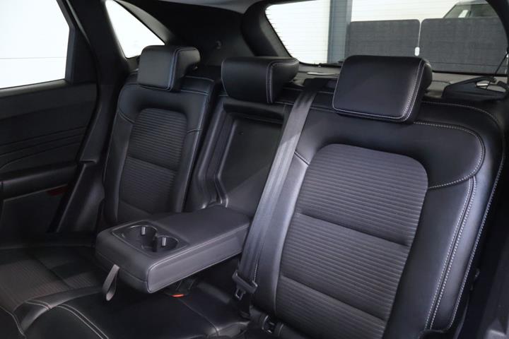 Blå Ford Kuga fra 2021