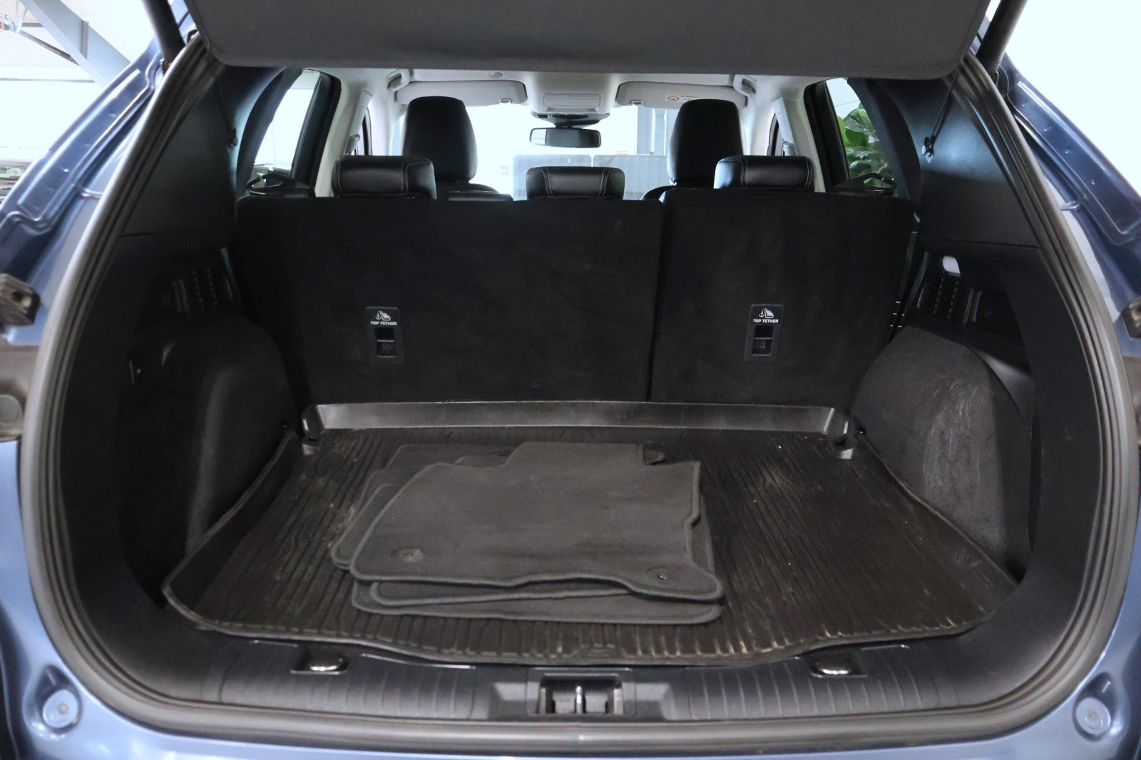 Blå Ford Kuga fra 2021