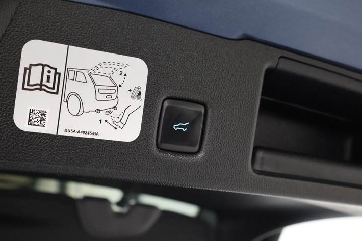 Blå Ford Kuga fra 2021
