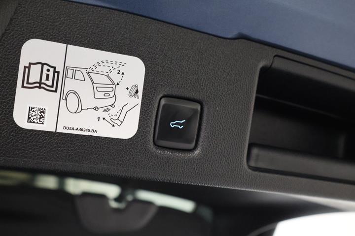 Blå Ford Kuga fra 2021